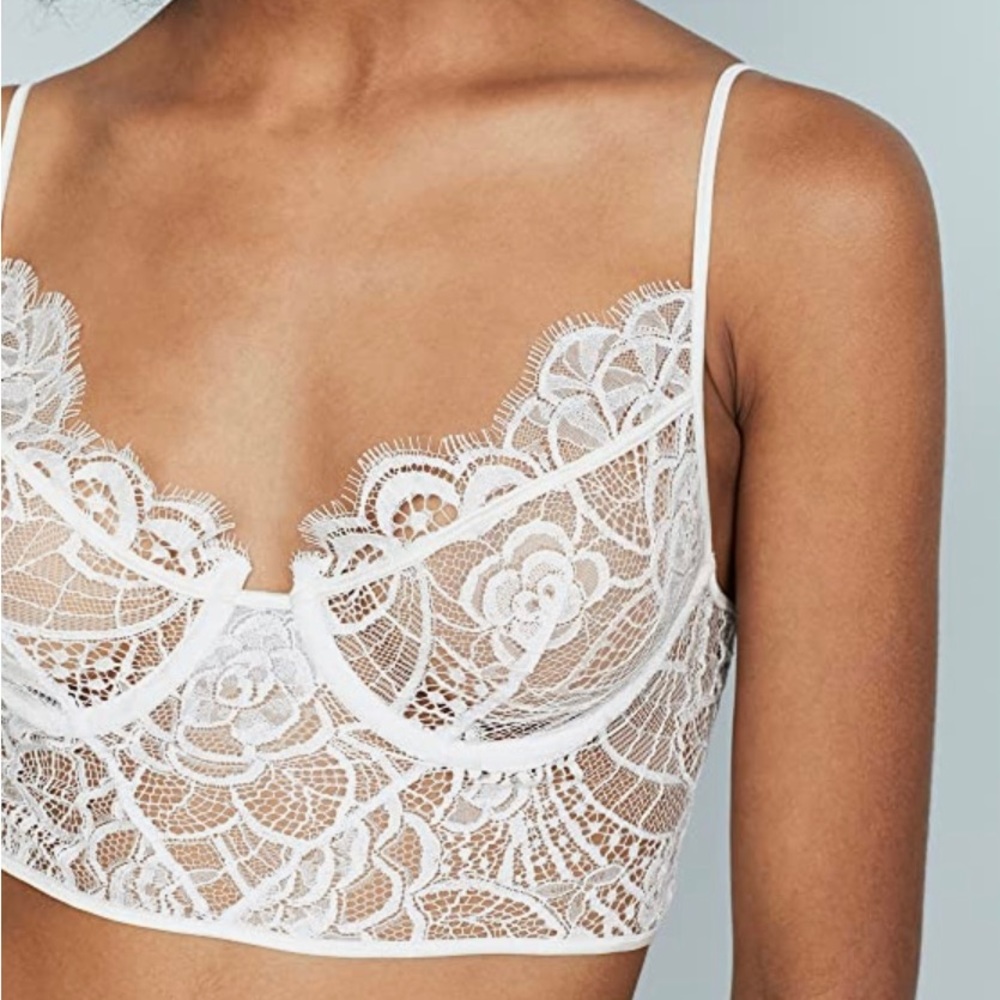 White Lace Floral Bra with Scalloped Edges